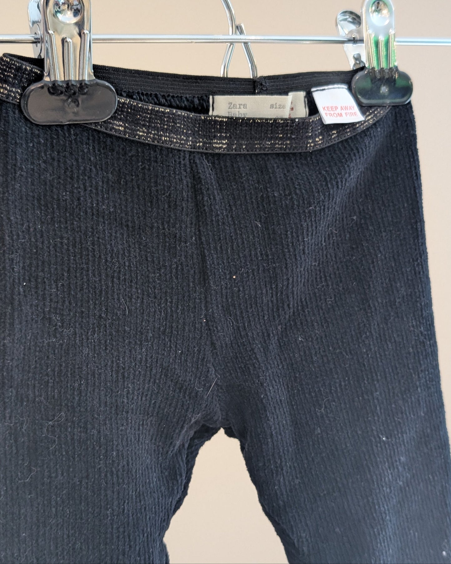 Zara Textured Black Leggings with Glitter Star Embroidery – 3-4Y